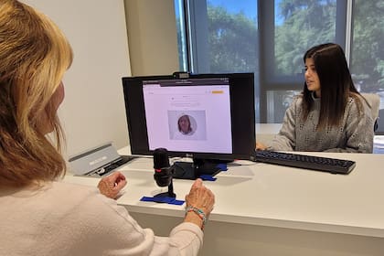 Una sesión de entrenamiento en el Fleni de una herramienta capaz de detectar síntomas tempranos de deterioro cognitivo leve