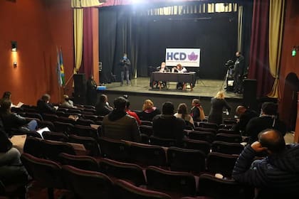 Una sesión del Concejo Deliberante en el teatro Marechal provocó los contagios