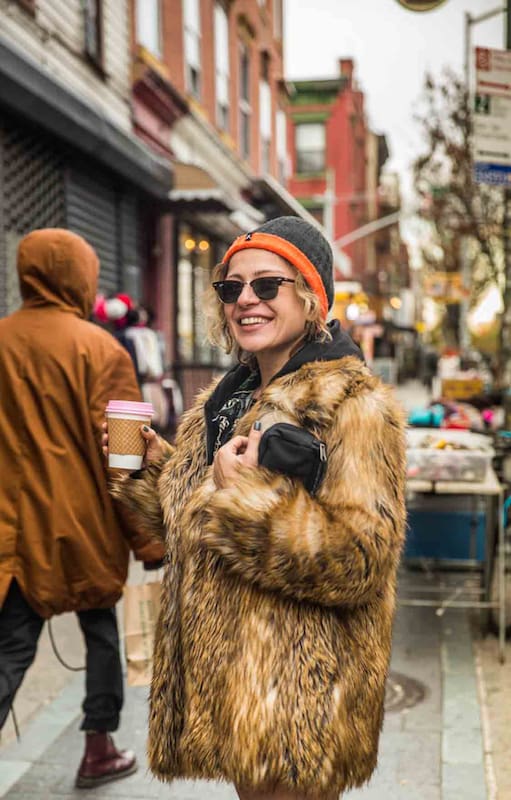 Una simpática residente del barrio de Williamsburg, donde los hípsters ya no son mayoría.