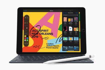 Una sola tendencia tecnológica ha dominado la década de 2010: el teléfono inteligente. Por su parte, la tableta es un celular enorme y la computadora personal, tanto de escritorio como la portátil, quedó relegada entre las preferencias de los usuarios