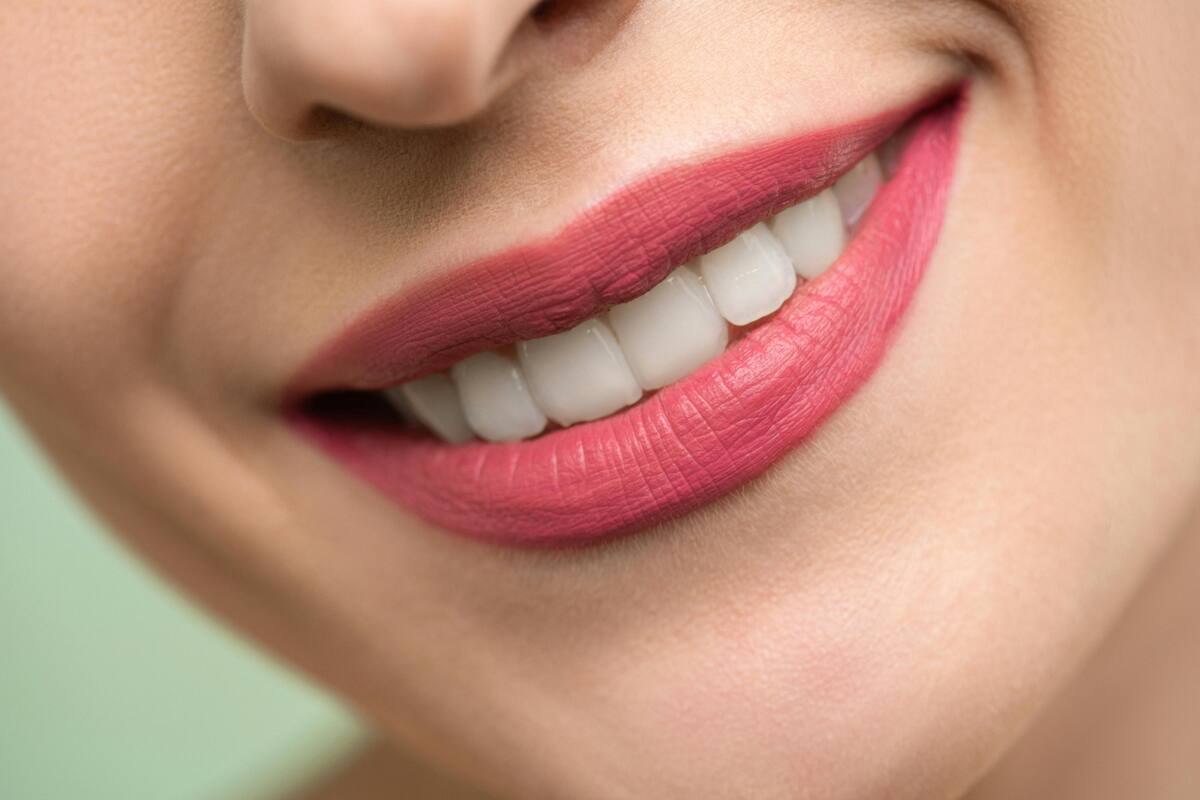 Una sonrisa saludable requiere mucho más que estética: una buena higiene bucal protege la digestión, el corazón y la calidad de vida