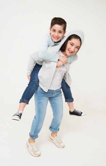 Una suma que rinde: remera + jeans + zapatillas