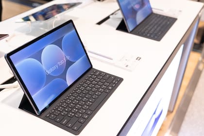Una tableta Galaxy Tab S10+ de Samsung, con su funda con teclado