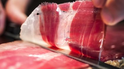 Entre los productos permitidos, se encuentran los jamones madurados durante al menos 6 meses, productos cocidos o tripas saladas