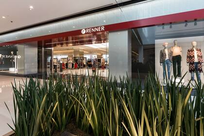 Una tienda Renner en San Pablo, Brasil; por lo general, la cadena tiene locales de 2000 metros cuadrados y ofrece entre 25.000 y 30.000 artículo