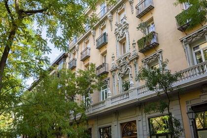 Una tiípica fachada de un edificio madrileño