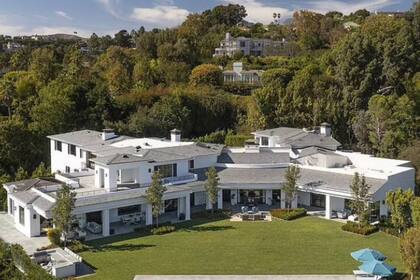 Una toma aérea de la propiedad que adquirirían la pareja de artistas en Bel Air en, Los Ángeles. Créditos: Drew Fenton/ Hilton & Hyland