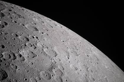 Una toma de la Luna desde la Artemis II