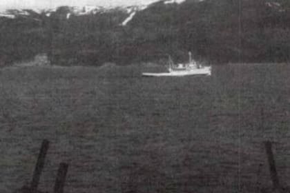 Una toma desde el islote Snipe, en el que se puede ver los hierros cortados de la baliza que colocaron allí los marinos chilenos y que los argentinos arrojaron al mar