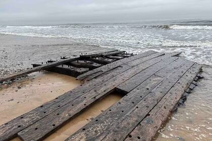 Una tormenta arrasó una playa y reveló un enigma de 200 años