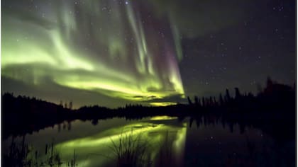 Una tormenta geomagnética es una perturbación mayor del campo magnético terrestre que ocurre cuando el flujo solar mantiene, durante varias horas, un campo magnético orientado hacia el sur