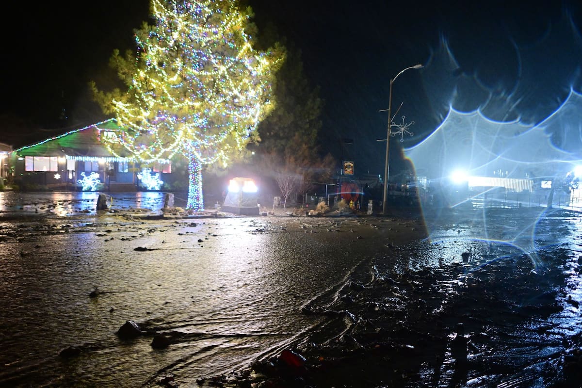 Una tormenta que se fortalece frente a la Costa Oeste trajo otro río atmosférico, provocando fuertes lluvias en gran parte de California hasta el día de Navidad