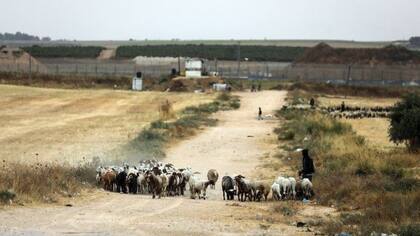 Una torre de observación operada por Hamás en una posición a lo largo de la frontera con Israel (Getty Images)