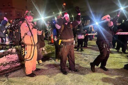 Una tradición nocturna lleva luz y esperanza a niños en un hospital de Michigan