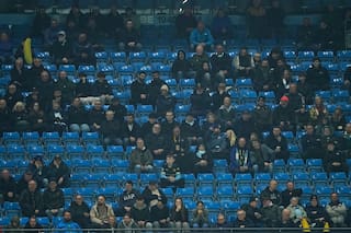 Notoria ausencia de hinchas del Man City en goleada 5-1 al AEK Atenas en la Champions