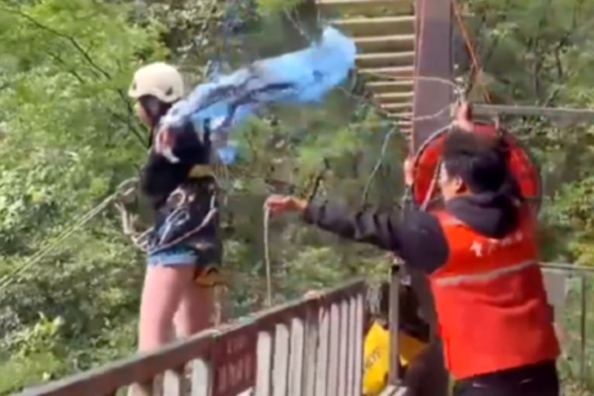 Una turista murió luego e que la cuerda de seguridad se rompiera durante una atracción extrema en China