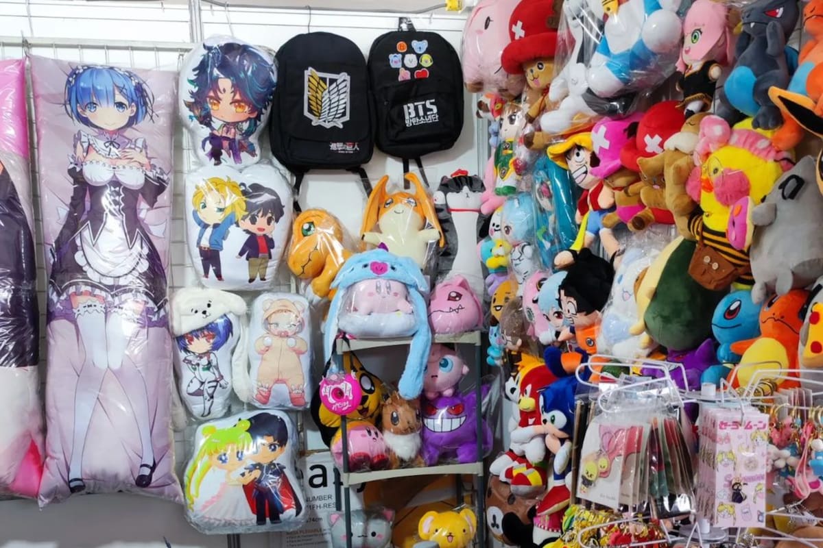 Una usuaria de las redes mostró el particular hallazgo que hizo cuando fue a comprar medias (Foto: Instagram @hasshin.hasshin)