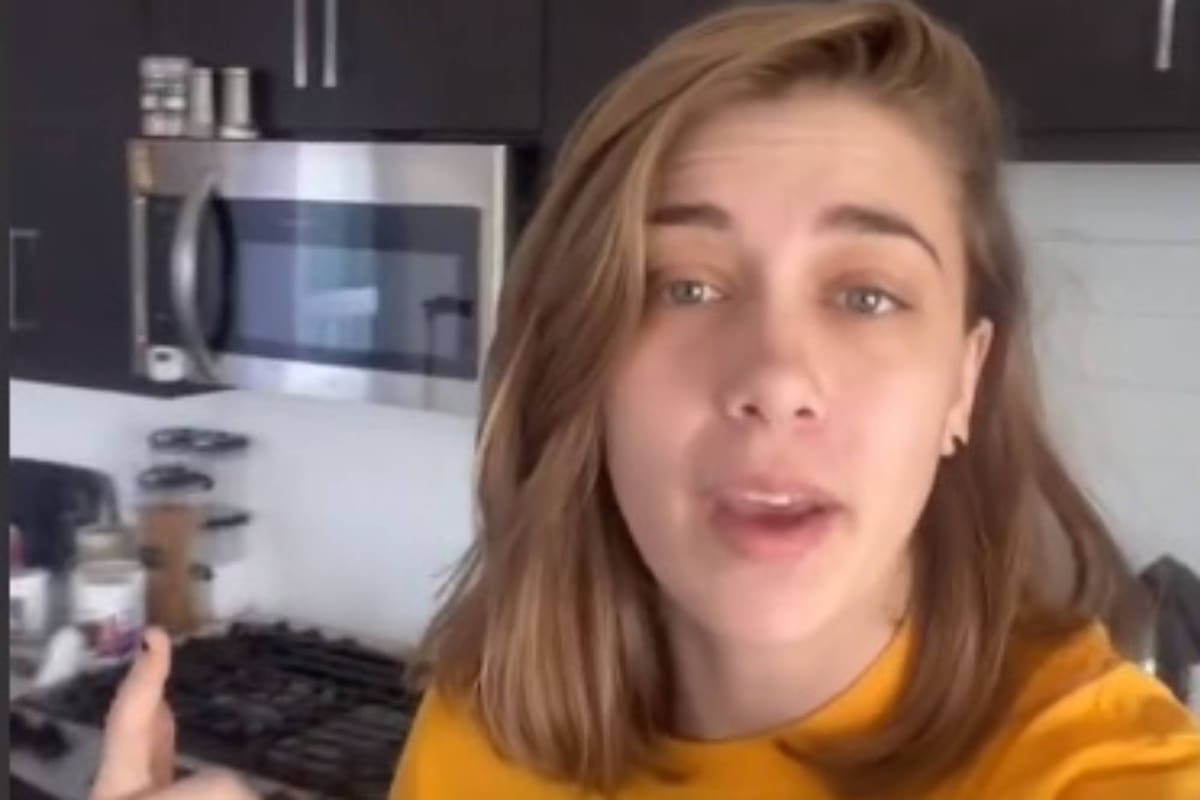 Una usuaria de Tiktok demostró porqué no se utiliza el microondas de forma correcta y quedan mal recalentadas las comidas.