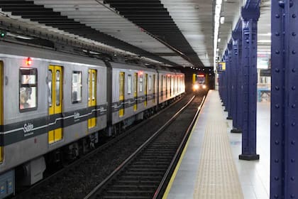 Una usuaria descubrió un fragmento del Corán en una estación de subte