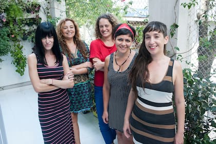 Una veintena de artistas, productoras y difusoras del tango, se presenta hoy, a las 21, en un concierto colectivo en el C.C.Oliverio Girondo, para celebrar un nuevo movimiento femenino del género y reclamar por igualdad de oportunidades y espacios para las mujeres.