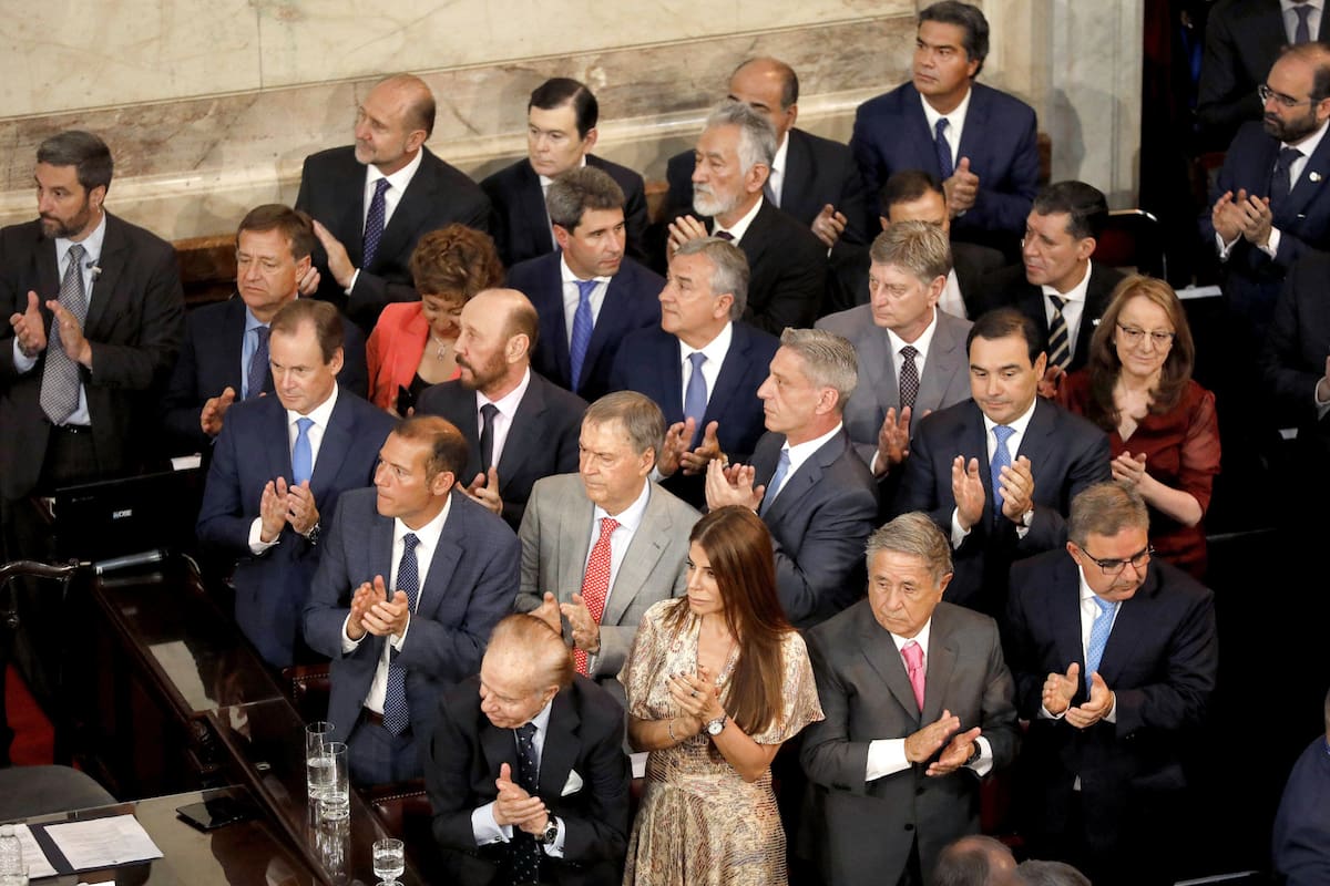 Una veintena de mandatarios del PJ y la UCR asistieron a la jura del presidente Fernández; también estuvieron Menem y Duhalde