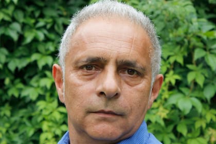 El reconocido escritor Hanif Kureishi, de 68 años, está hospitalizado en Roma