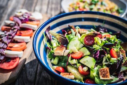 Una ventaja de la dieta mediterránea es que sus componentes, aunque pueden tener costo elevado, se encuentran fácilmente en todas las regiones