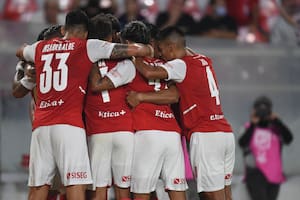 Una vez más, le costó a Independiente quebrar a un rival, pero una vez que cayó la resistencia del débil General Caballero, el Rojo consiguió con buen margen sus primeros tres puntos por la Copa Sudamericana.
Gol de Independiente
