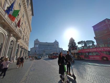 Una vez obtenida la residencia e iniciado el trámite de la ciudadanía, se puede viajar a otros países o permanecer dentro de Italia.