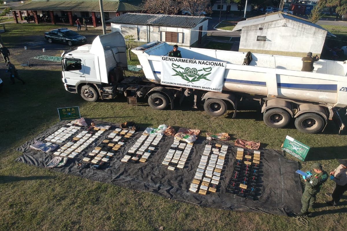 Una vez que abrieron el habitáculo, hallaron un total de 258 envoltorios, con 272,213 kg de cocaína.