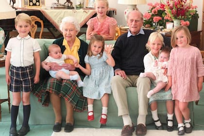 Una vez que se conoce el sexo del bebé, solo se lo puede compartir con la Reina Isabel II