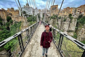 Una vez que se recibió en sus dos carreras, Ramiro Cristófaro tomó la decisión de viajar por el mundo y mostrar el contenido en su blog de viajes