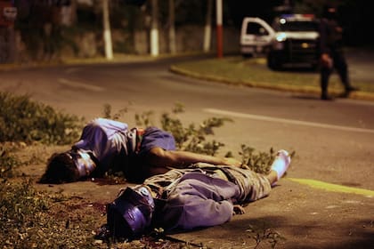 Una víctima de la guerra de las drogas en México. El Mencho inició un espiral de violencia el año pasado, durante una batalla brutal por la dominación del territorio. "En este punto", dice una periodista de Tijuana, "creo que las autoridades perdieron el control."
