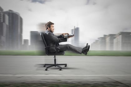 Una vida sobrecargada de tareas es un mecanismo de negación, una forma de huida de uno mismo, de tapar los problemas más profundos