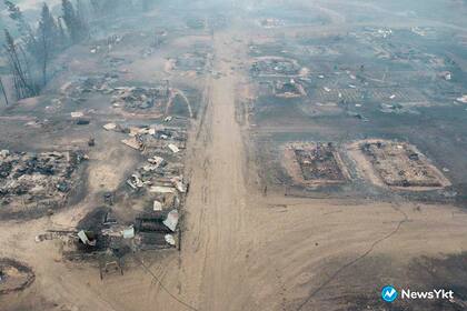 Una vista aérea de la aldea de Byas-Kuel, en el extremo oriente de Rusia, tras un incendio forestal, el  8 de agosto del 2021. (NewsYkt via AP)