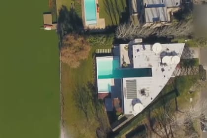 Una vista aérea de la moderna casa que se disputan Wanda Nara y Maxi López
