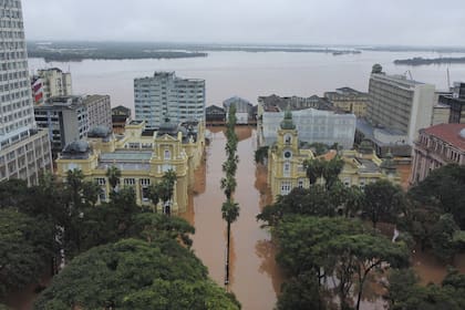 Una vista aérea de un área inundada por fuertes lluvias en Porto Alegre, estado de Rio Grande do Sul, Brasil, el sábado 4 de mayo de 2024.