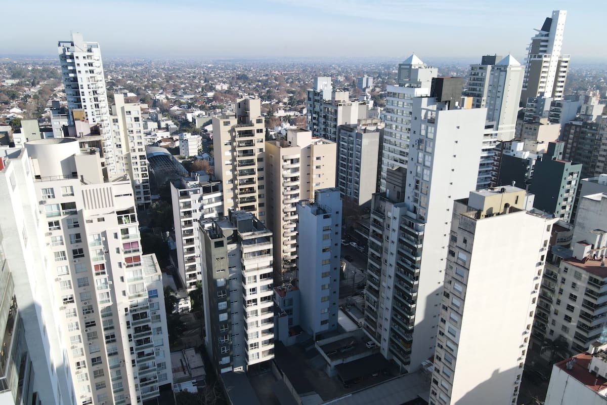 Una vista aérea del centro de Lomas de Zamora, en la zona conocida como "Las Lomitas" y sus alrededores