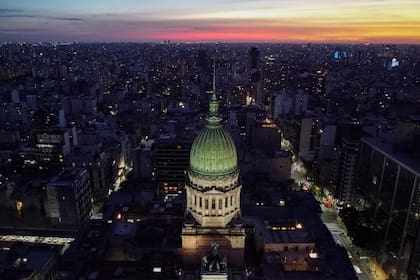Una vista aérea del Congreso Nacional, con la ciudad detrás