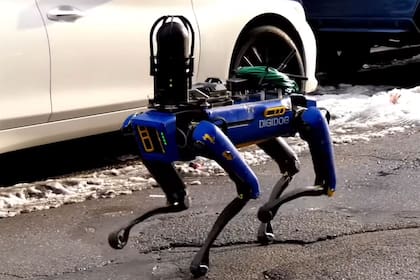 Una vista de Digidog, la adaptación del robot de Boston Dynamics utilizada por la policía de Nueva York en un allanamiento en Bronx