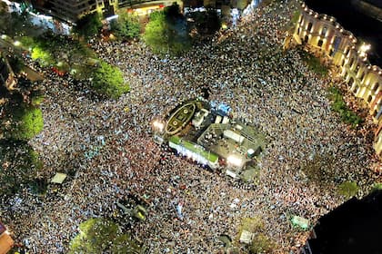 Una vista del drone de LA NACION que muestra la multitud en el cierre de campaña de Juntos por el Cambio en Córdoba