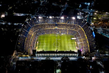 Una vista de la Bombonera, en una noche de Copa Libertadores