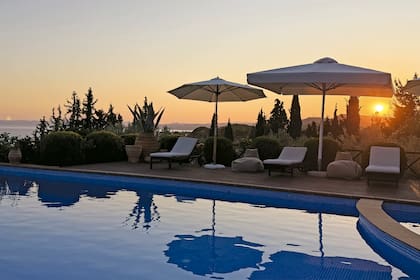 Una vista de la casa de los Arnopoulos al atardecer