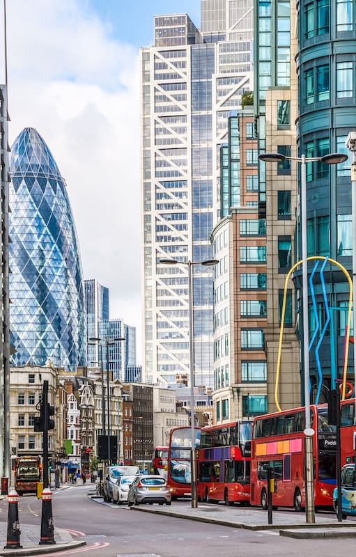 Una vista de la ciudad de Londres desde donde se divisa el edificio 30 Saint Mary Axe, un ícono de la ciudad