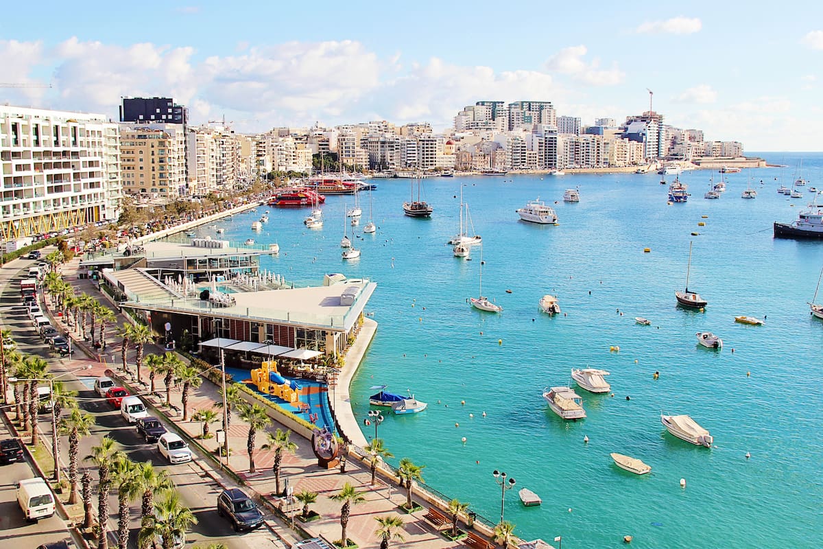 Una vista de la costa de Sliema, en Malta