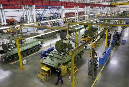Una vista de la fábrica para la producción de vehículos blindados militares.