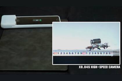 Una vista de la funda y el sistema robótico que puede transportar hasta 300 gramos desarrollada por los investigadores del laboratorio de Biorrobótica de la Universidad Nacional de Seúl