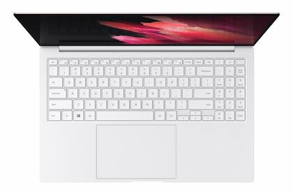 Una vista de la Galaxy Book Pro, la versión más liviana de la renovada línea de computadoras portátiles de Samsung, con 870 gramos de peso