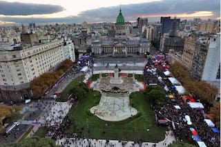 Un vallado y un operativo cauto para dividir a los manifestantes