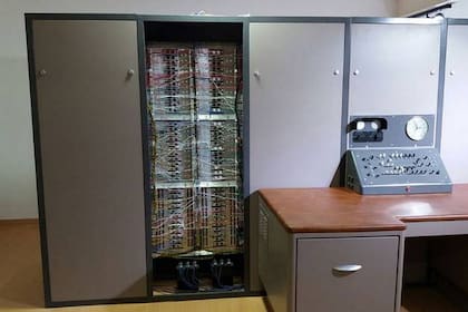 Una vista de la réplica de la computadora Clementina presente en el Museo de Informática de la Argentina, que ahora está a la venta debido a los costos que deben enfrentar por la rehabilitación de la sala de exposiciones